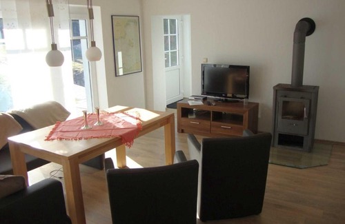 Mahlzow Apartment | Relaxing FeWo Wiek: Perfect for Families with Kitchen Access