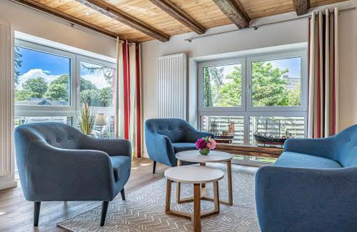 Harrislee Apartment | Elegant Maisonette at Fewo1846 with Park-like Grounds