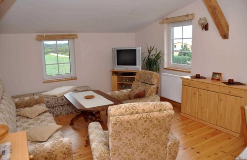 Mellenthin House | Welcoming Fewo2 Achterland: Family-Friendly Retreat