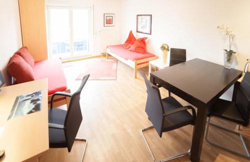 Connewitz Apartment | Family-Friendly FewoLeipzig Süd with Garage Access