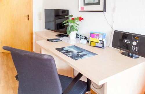 Connewitz Apartment | Family-Friendly FewoLeipzig Süd with Garage Access