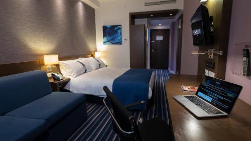 Bayrampasa Hotel | Discover Fez Inn Hotel: Family-Friendly 4-Star Retreat