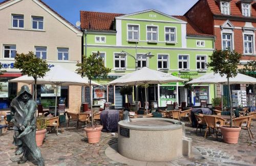Ueckermuende Apartment | Relax at FH "An der Quelle": 4-Star Family-Friendly Escape