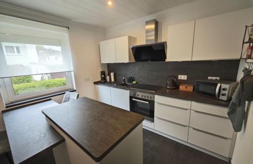 Hof Apartment | Stylish Apartment with Balcony Near FH - Pet & Child Friendly