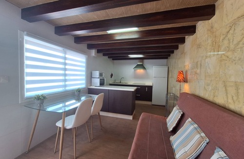 Vera Beach Apartment | Fatu Hiva Penthouse: Oceanfront Bliss with WiFi & Pool