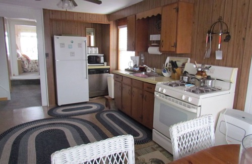 Falmouth Heights Apartment | FHILT: Falmouth Heights Beach Waterfront Apartment, 2nd floor deck