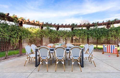 Santa Rosa House | Fiano by AvantStay | Centrally Located Retreat with Pool Table