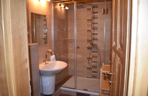Csor Bed & Breakfast | Experience Fiastyúk Udvarház: Pet-Friendly Getaway