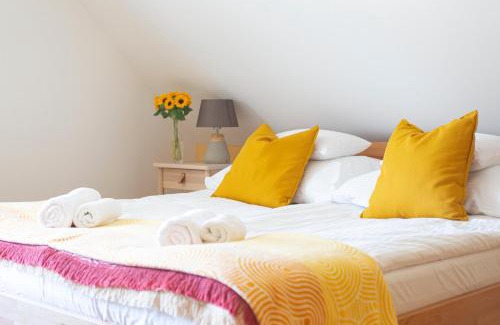 Csor Bed & Breakfast | Experience Fiastyúk Udvarház: Pet-Friendly Getaway