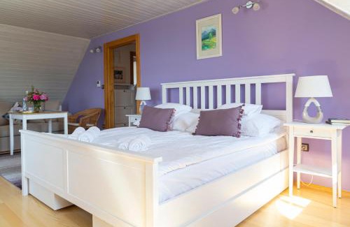 Csor Bed & Breakfast | Experience Fiastyúk Udvarház: Pet-Friendly Getaway