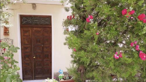 Morano Calabro Apartment | Discover Ficarazzi: Pet-Friendly Stay with Pool & Breakfast