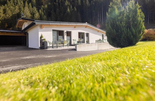 Volderau Apartment | Fichtenlodge Stubaital: 10/10 Rated with Hot Tub & Breakfast