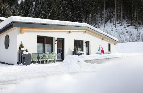 Volderau Apartment | Fichtenlodge Stubaital: 10/10 Rated with Hot Tub & Breakfast