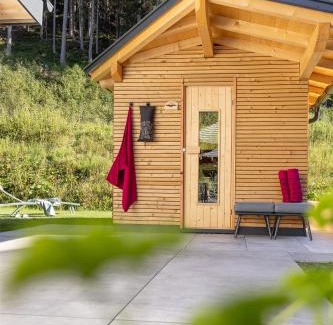 Volderau Apartment | Fichtenlodge Stubaital: 10/10 Rated with Hot Tub & Breakfast