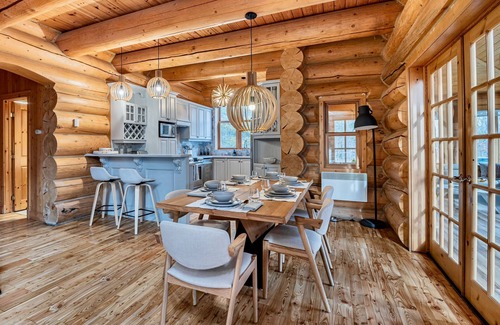 Fiddler Lake Resort House | Relax at Fiddler Lake Resort Chalet with Private Jacuzzi