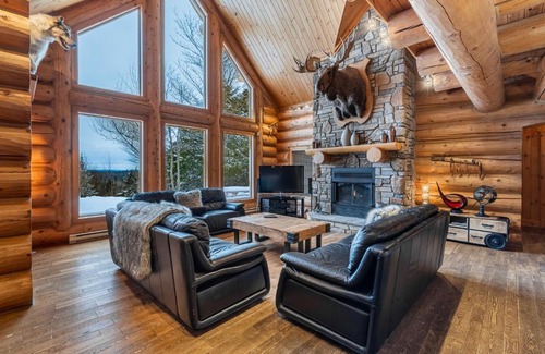 Fiddler Lake Resort Ski Chalet | Relaxing Fiddler Lake Resort Chalet with Private Pool & Spa