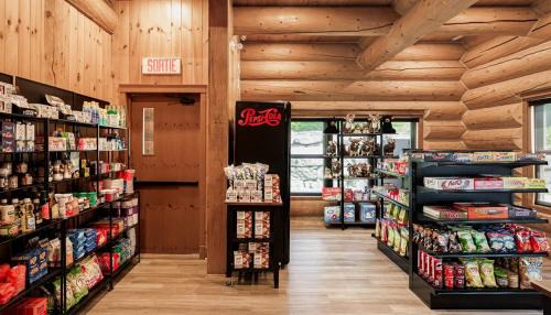 Fiddler Lake Resort Ski Chalet | Relaxing Fiddler Lake Resort Chalet with Private Pool & Spa