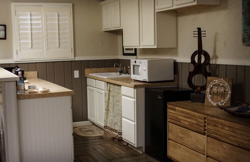 Carlsbad Bed & Breakfast | Discover Fiddler's Inn: Guest Rated 9.8 with Spa & Hot Tub