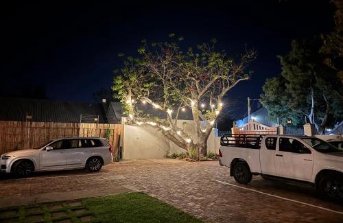Grahamstown House | Enchanting Fiddlewood Fields Guest House with Hot Tub Access