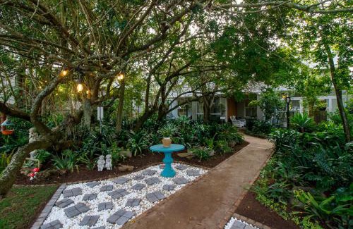 Grahamstown House | Enchanting Fiddlewood Fields Guest House with Hot Tub Access