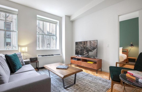 Financial District Apartment | Modern 1BR FiDi Retreat with Gym & Golf Simulator