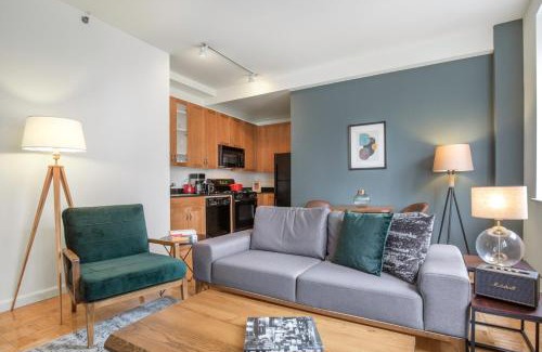 Financial District Apartment | Modern 1BR FiDi Retreat with Gym & Golf Simulator