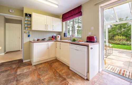 Westleton House | Charming Oceanfront Bungalow in Westleton with Breakfast