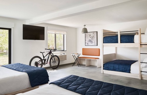 Yucca Valley Hotel | Discover Field Station Joshua Tree: Rated 9.8 with Pool & Breakfast