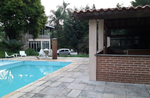 Mairipora House | Field Townhouse: Pet-Friendly Retreat with Lake View