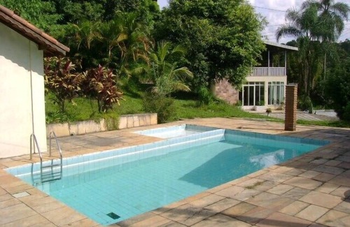 Mairipora House | Field Townhouse: Pet-Friendly Retreat with Lake View