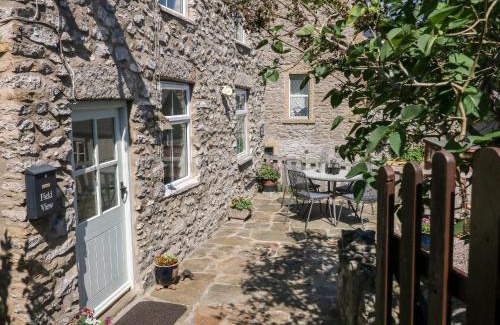 Peak District House | Exceptional Family Retreat at Field View - 4-Star Comfort
