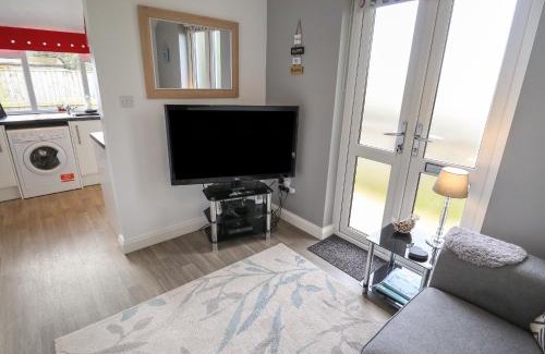 Grimsby House | Budget-Friendly Retreat at Field View - Guest Rated 7.4/10