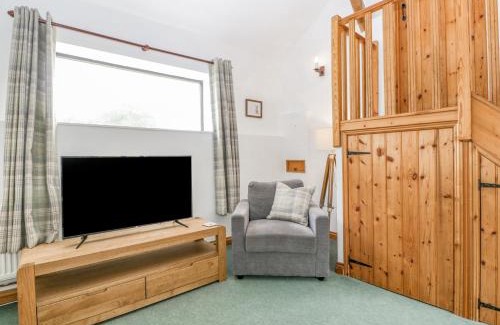 Mortimers Cross House | Field Fare: Pet & Child Friendly 4-Star Getaway Awaits
