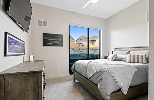 Manhattan Condo | Experience Fieldhouse | MHK - A Premier Colbert Hills Retreat