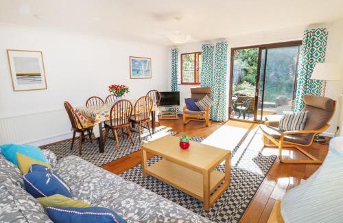 Totland Bay House | Pet-Friendly Fieldside: Ideal for Family Getaways
