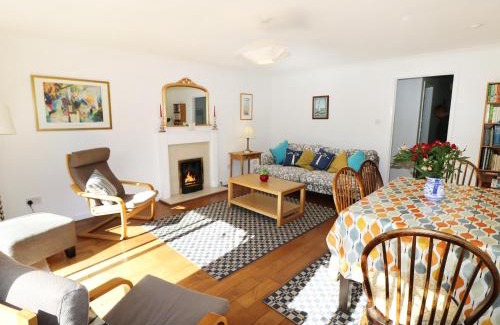 Totland Bay House | Pet-Friendly Fieldside: Ideal for Family Getaways