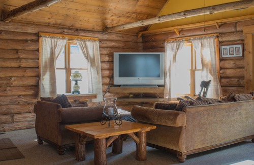 Salamanca Cabin | Rustic Retreat: Fieldview Near Ellicottville, Rated 9.8/10!