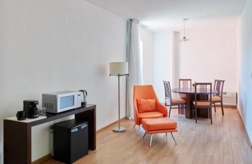 Aguascalientes Hotel | Discover Fiesta Inn Aguascalientes: Family-Friendly & Poolside