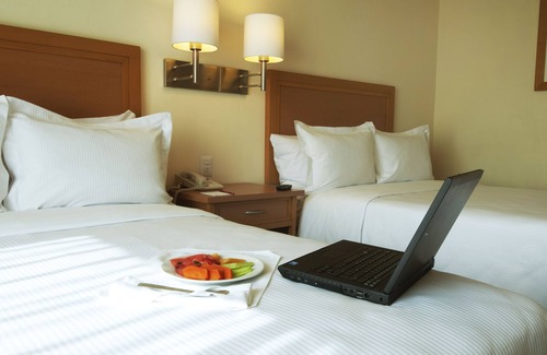 Ecatepec de Morelos Hotel | Inviting Fiesta Inn Ecatepec: Relax with Pool & Spa