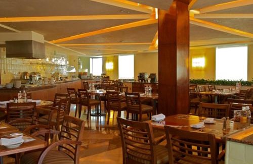 Puebla Hotel | Explore Fiesta Inn Puebla Finsa: Pet-Friendly & Pool Access
