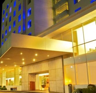 Puebla Hotel | Explore Fiesta Inn Puebla Finsa: Pet-Friendly & Pool Access