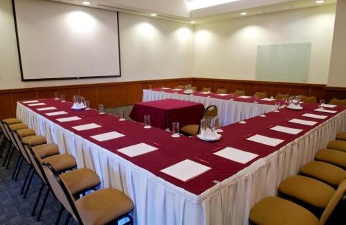 Puebla Hotel | Explore Fiesta Inn Puebla Finsa: Pet-Friendly & Pool Access
