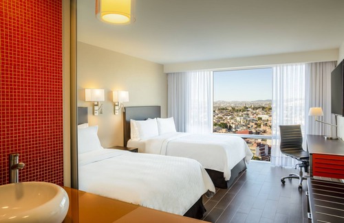 Mercurio Hotel | Discover Fiesta Inn Express Queretaro with Pool & Spa
