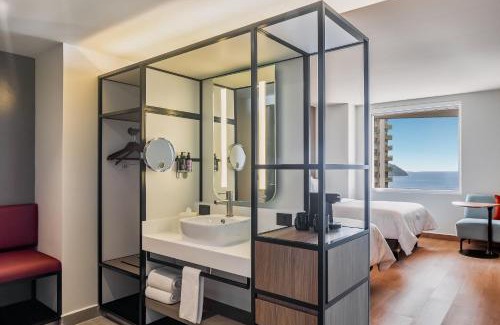 Zona Dorada Hotel | Discover Fiesta Inn Mazatlán: Family-Friendly with Pool