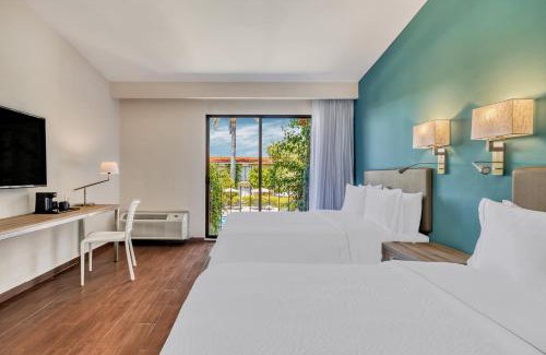 Oaxaca Hotel | Discover Fiesta Inn Oaxaca: Pet-Friendly with Pool & Dining