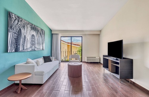 Oaxaca Hotel | Relaxing Fiesta Inn Oaxaca: Rated 8.6 with Pool & Spa