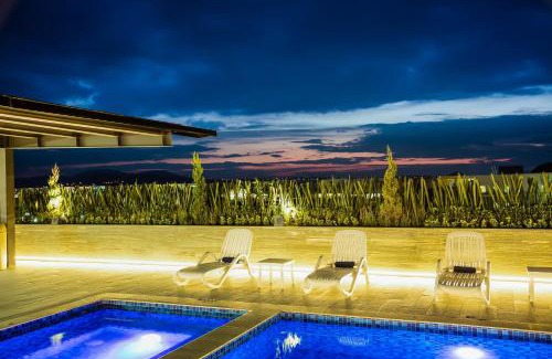 Pachuca Hotel | Discover Fiesta Inn Pachuca Gran Patio: Family-Friendly Retreat