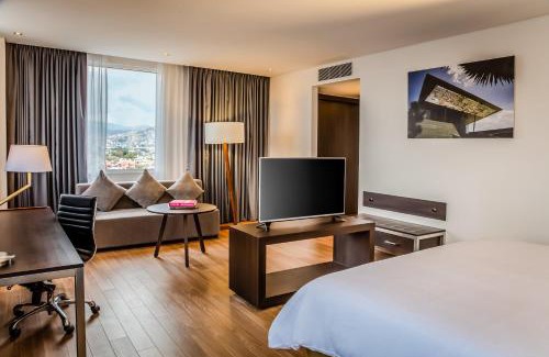 Pachuca Hotel | Discover Fiesta Inn Pachuca Gran Patio: Family-Friendly Retreat