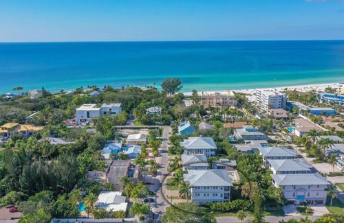 Siesta Key House | Experience Fiesta Playa: Family-Friendly Oasis with Pool