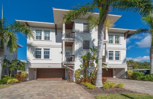 Siesta Key House | Experience Fiesta Playa: Family-Friendly Oasis with Pool